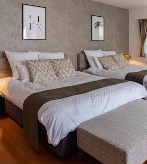 4 bedrooms, desk, iron/ironing board, free WiFi