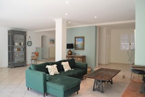 Fireplace - Holiday home with large garden and pool (Figanieres)