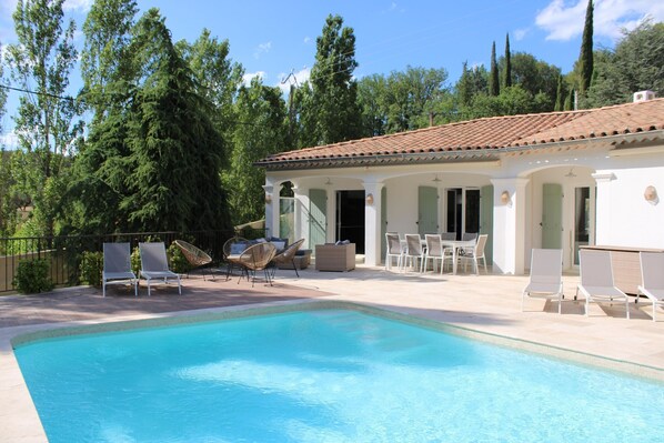 Pool - Luxe villa with pool in Lorgues (Lorgues)
