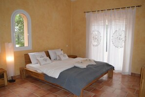 4 habitaciones, escritorio y wifi gratis 