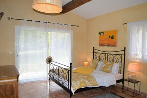 4 camere, una scrivania, Wi-Fi gratuito