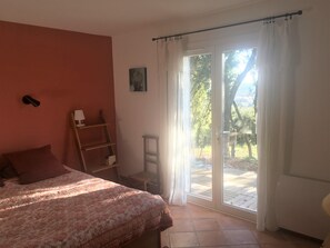 3 quartos, escrivaninha, Wi-Fi de cortesia, roupa de cama