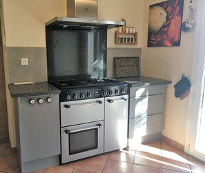 Réfrigérateur, four, plaque de cuisson, lave-vaisselle