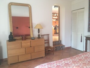 3 chambres, bureau, Wi-Fi gratuit, draps fournis
