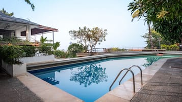 15 outdoor pools