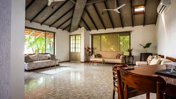 Huvila | 1 makuuhuone, ylelliset vuodevaatteet, ilmainen Wi-Fi, vuodevaatteet