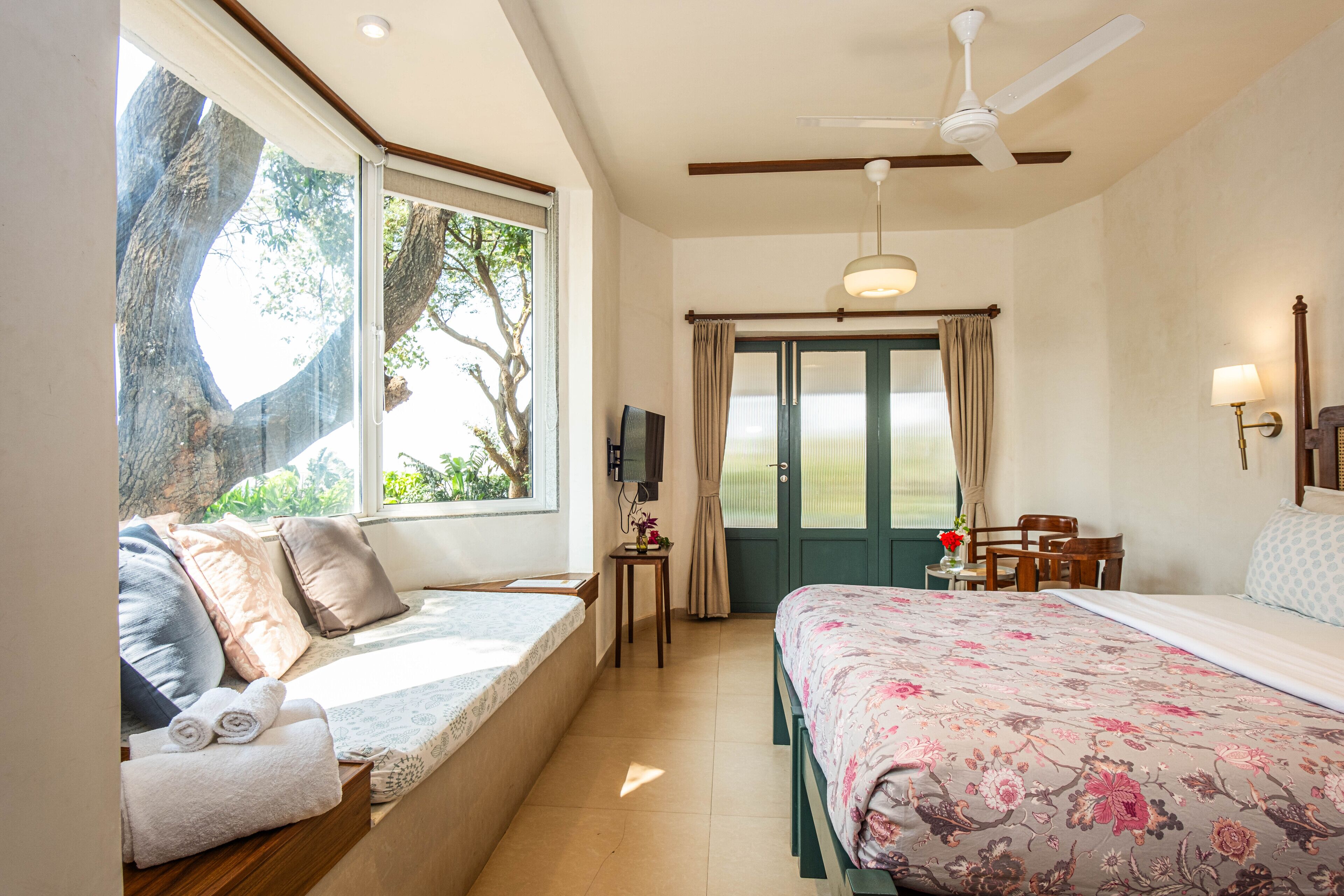Classic Premium Room with Bathtub | Premium bedding, free WiFi, bed sheets