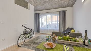 Family Apartment, 1 Bedroom (City Apartment Flow Ljubljana) | Dining