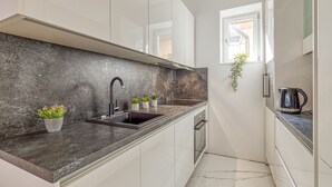 Appartement Familial, 1 chambre (City Apartment Flow Ljubljana) | Cuisine privée | Réfrigérateur, four, plaque de cuisson, lave-vaisselle