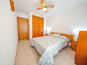 1 bedroom, bed sheets