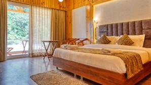 Luxury Room | Cadar kapas Mesir, peralatan tempat tidur premium, busa memori, meja 