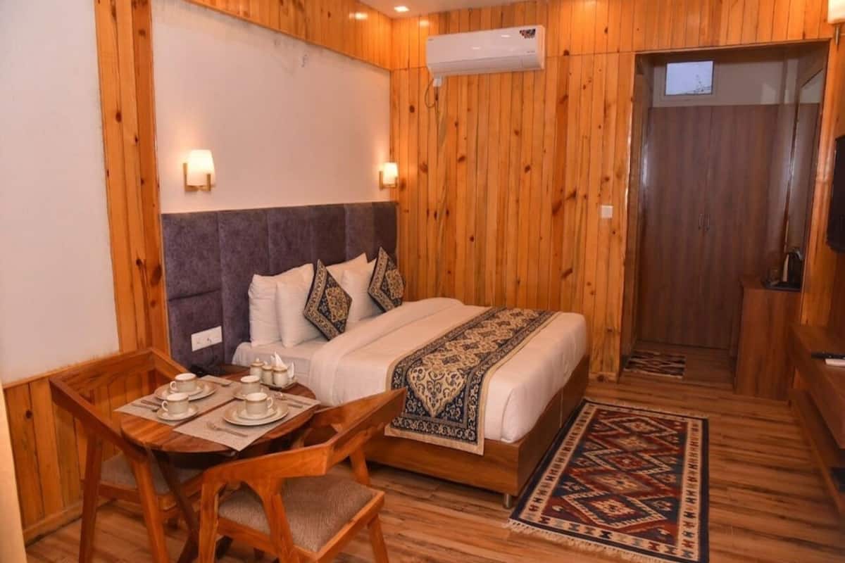 Deluxe Double Room | Egyptian cotton sheets, premium bedding, memory foam beds, desk