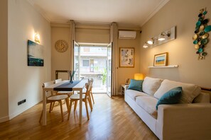 TV - Modern Luxurious Apartment to Relax - City Center (Bari)