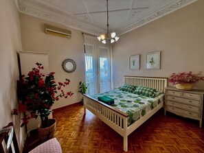 3 bedrooms, travel crib, free WiFi, bed sheets