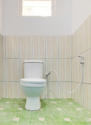 Bathroom - OYO 3972 Simega Residence (West Cirebon)