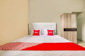 Room - OYO 3972 Simega Residence (West Cirebon)