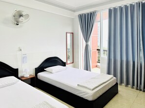 Deluxe Triple Room | Terrace/patio - Anh Vy Hotel (Quy Nhon)