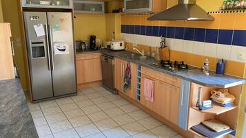 Batterie de cuisine, vaisselle et ustensiles