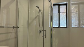 Shower, towels - Magnolia large pet friendly house close to beach (Culburra Beach)