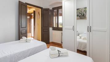 4 slaapkamers, een strijkplank/strijkijzer, wifi, beddengoed