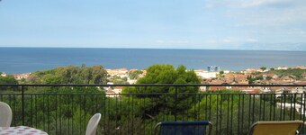 Apartment in private villa with splendid sea view and swimming pool