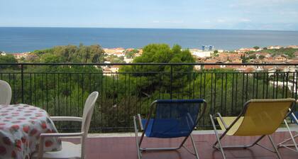 Apartment in private villa with splendid sea view and swimming pool