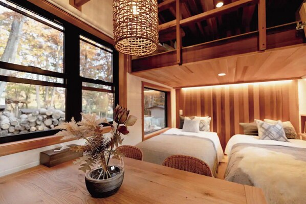 3 makuuhuonetta, työpöytä, ilmainen Wi-Fi, vuodevaatteet