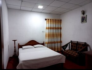 Villa familiar | Escritorio y espacio para trabajar con un portátil