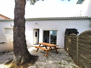 تناول الطعام بالخارج