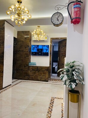 Reception - Hotel Larmont Luxury (Mumbai)