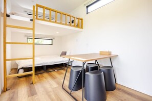 3 bedrooms, desk, iron/ironing board, free WiFi