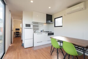 Fridge, microwave, stovetop, cookware/dishes/utensils