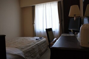 1 habitación, escritorio, tabla de planchar con plancha y wifi gratis 