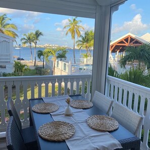 تناول الطعام بالخارج