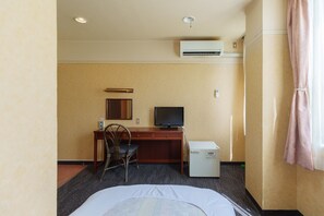 1 bedroom, desk, free WiFi, bed sheets