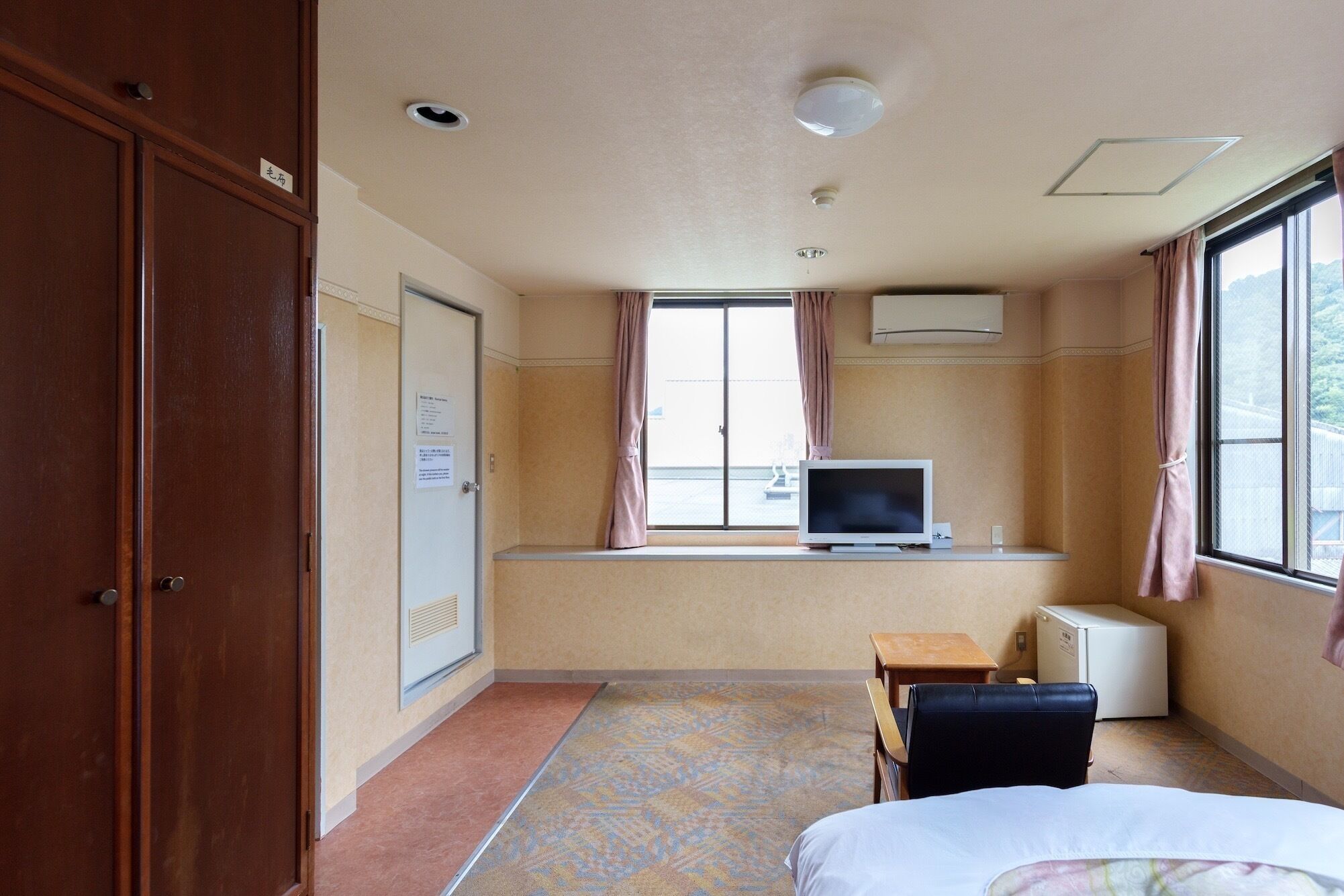 1 bedroom, desk, WiFi (free), bed sheets