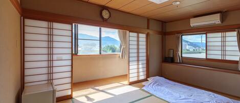 1 bedroom, desk, WiFi (free), bed sheets
