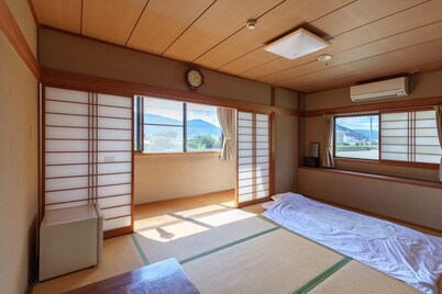 Japanesestyle room with bath 2nd or 3rd floor Free breakfast curry included / Shiso Hyōgo