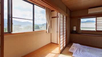 1 bedroom, desk, free WiFi, bed sheets