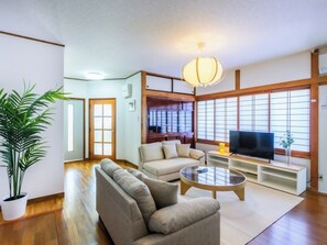 TV - Close to World Heritage Site Toshogu Shrine Nikko Station restaurant group family parking / Nikko Tochigi (Nikko)