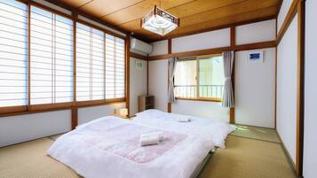 3 habitaciones, escritorio, tabla de planchar con plancha y wifi gratis