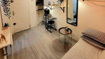 Desk, travel crib, WiFi, bed sheets