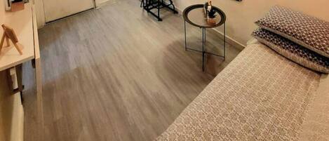 Skrivebord, weekendseng, Wi-Fi, sengetøj