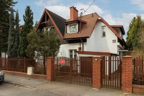 Exterior - Dostępna 62A | House | Parking (Warszawa)