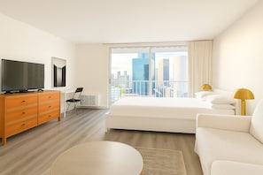 1 bedroom, desk, iron/ironing board, WiFi - Cute Studio in the heart of Waikiki w/ Parking! (Honolulu)