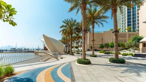 House | 2 bedrooms - Trendy Apt on the Creek w Superb Dubai Skyline Vw (Dubai)