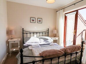 3 bedrooms, individually decorated, individually furnished, free WiFi - The Retreat (Whitby)