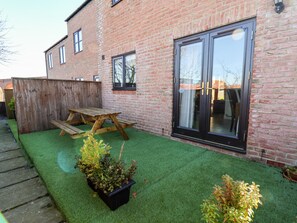 Terrace/patio - The Retreat (Whitby)