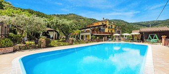 Local Stone Cottage With Shared Pool