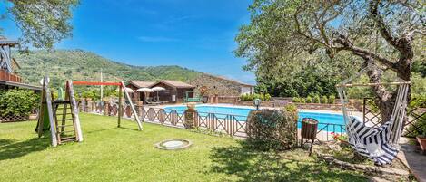 Sesongbasert utendørsbasseng